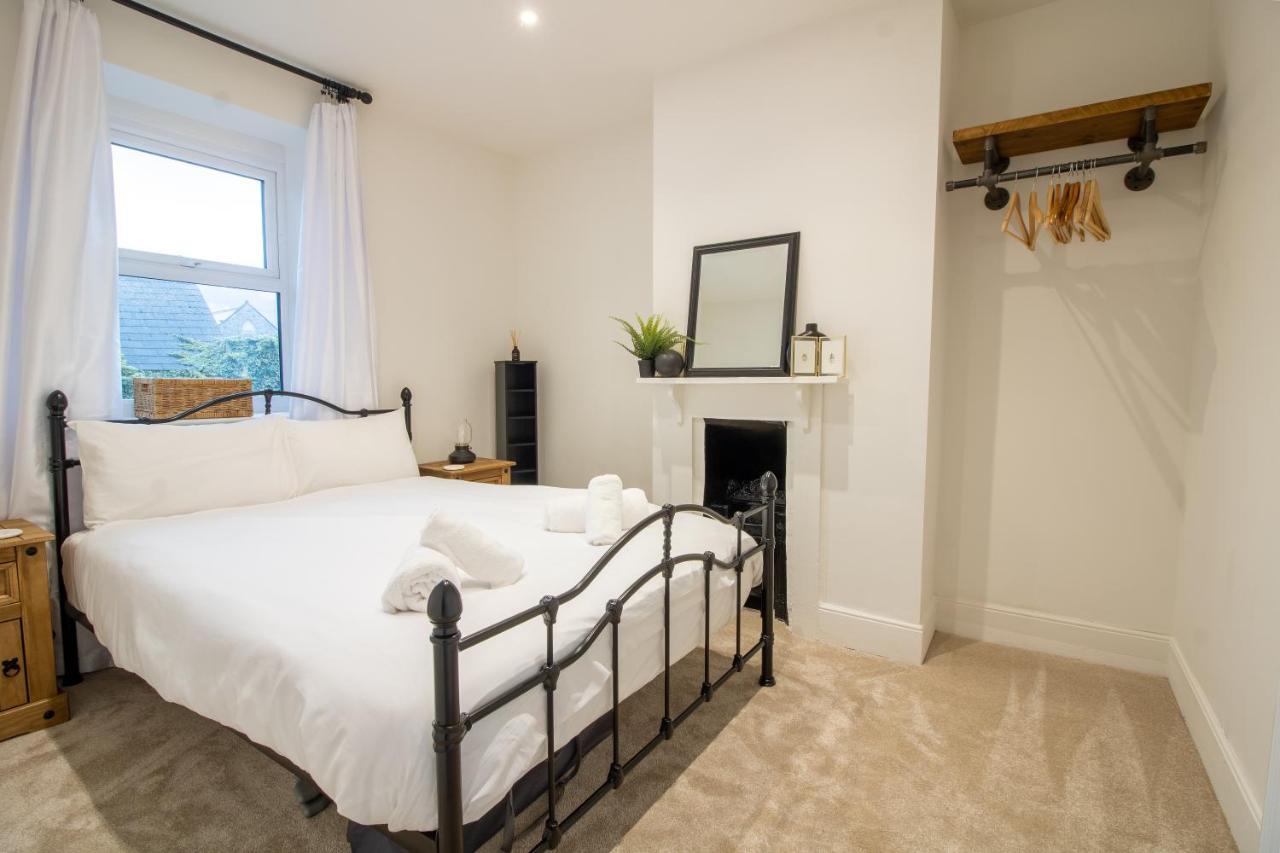 ניוטון אבוט Stylish And Modern Town Centre End-Of Terrace Home מראה חיצוני תמונה