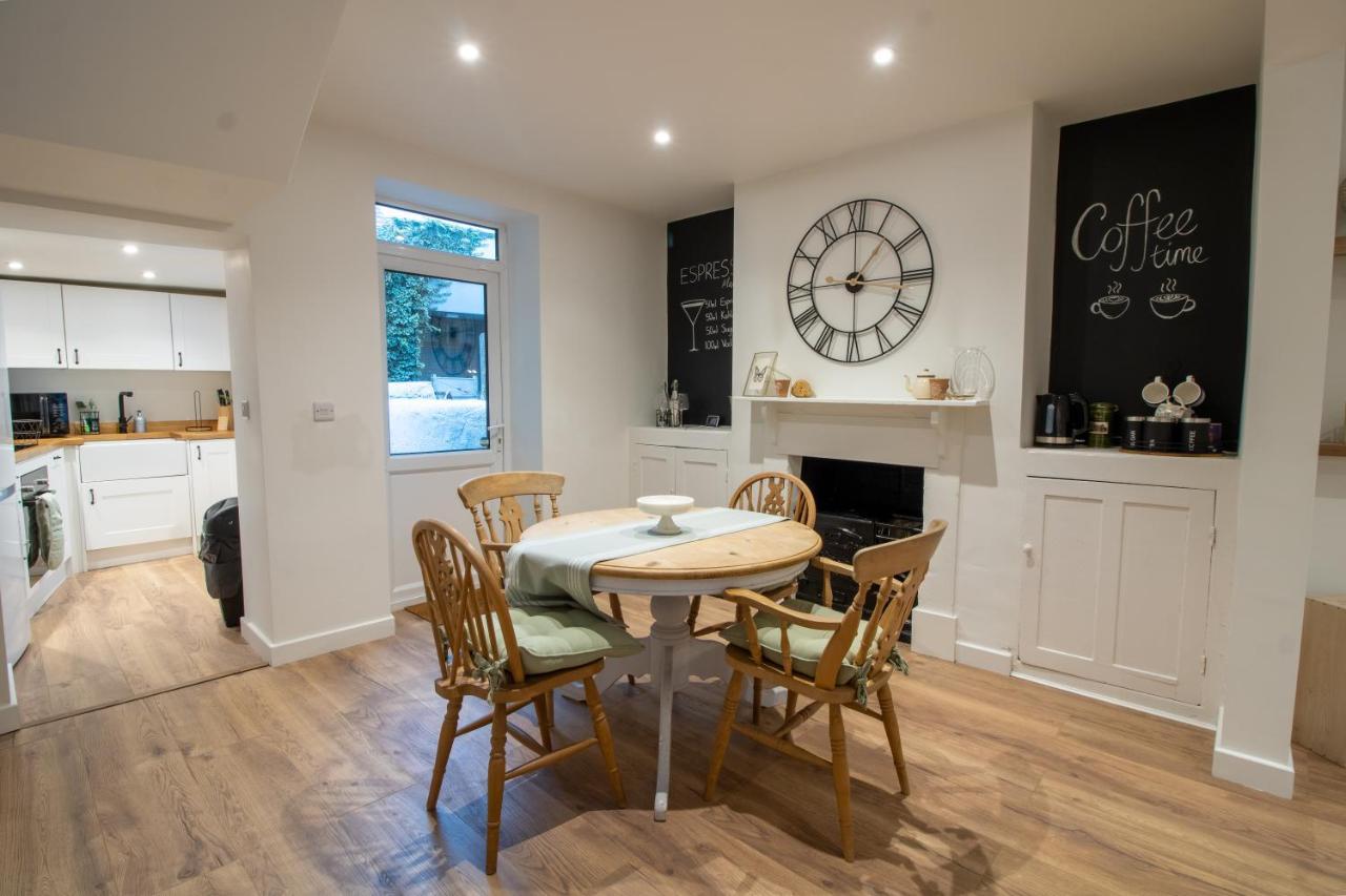 ניוטון אבוט Stylish And Modern Town Centre End-Of Terrace Home מראה חיצוני תמונה