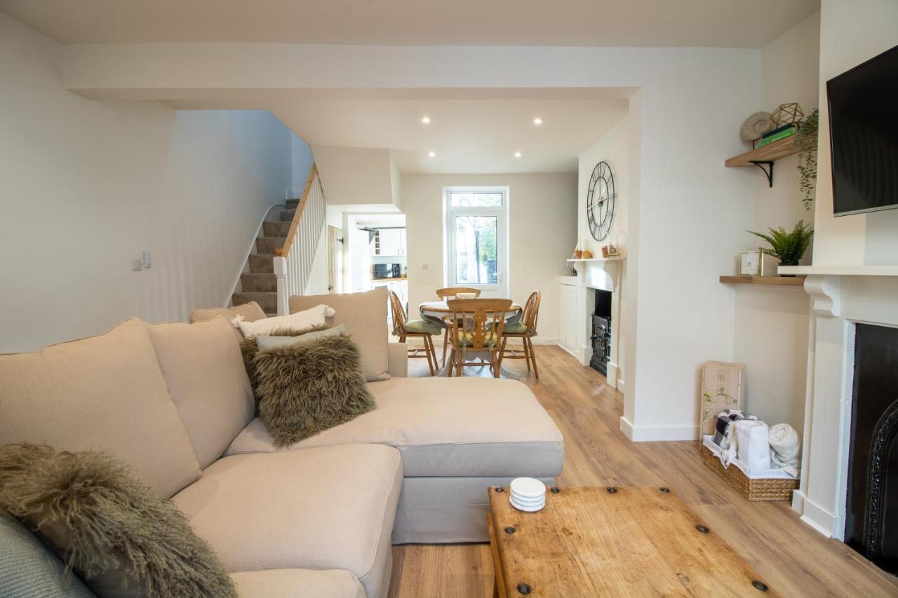 ניוטון אבוט Stylish And Modern Town Centre End-Of Terrace Home מראה חיצוני תמונה